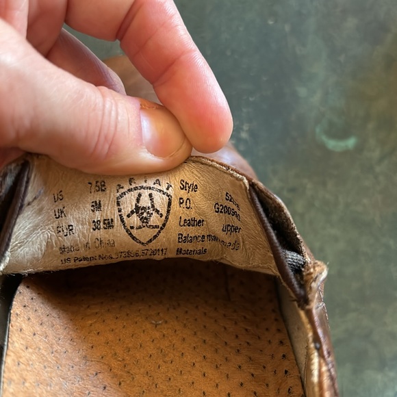 ARIAT women’s 7.5 slip on brown leather shoes with rubber sole. - Picture 4 of 8